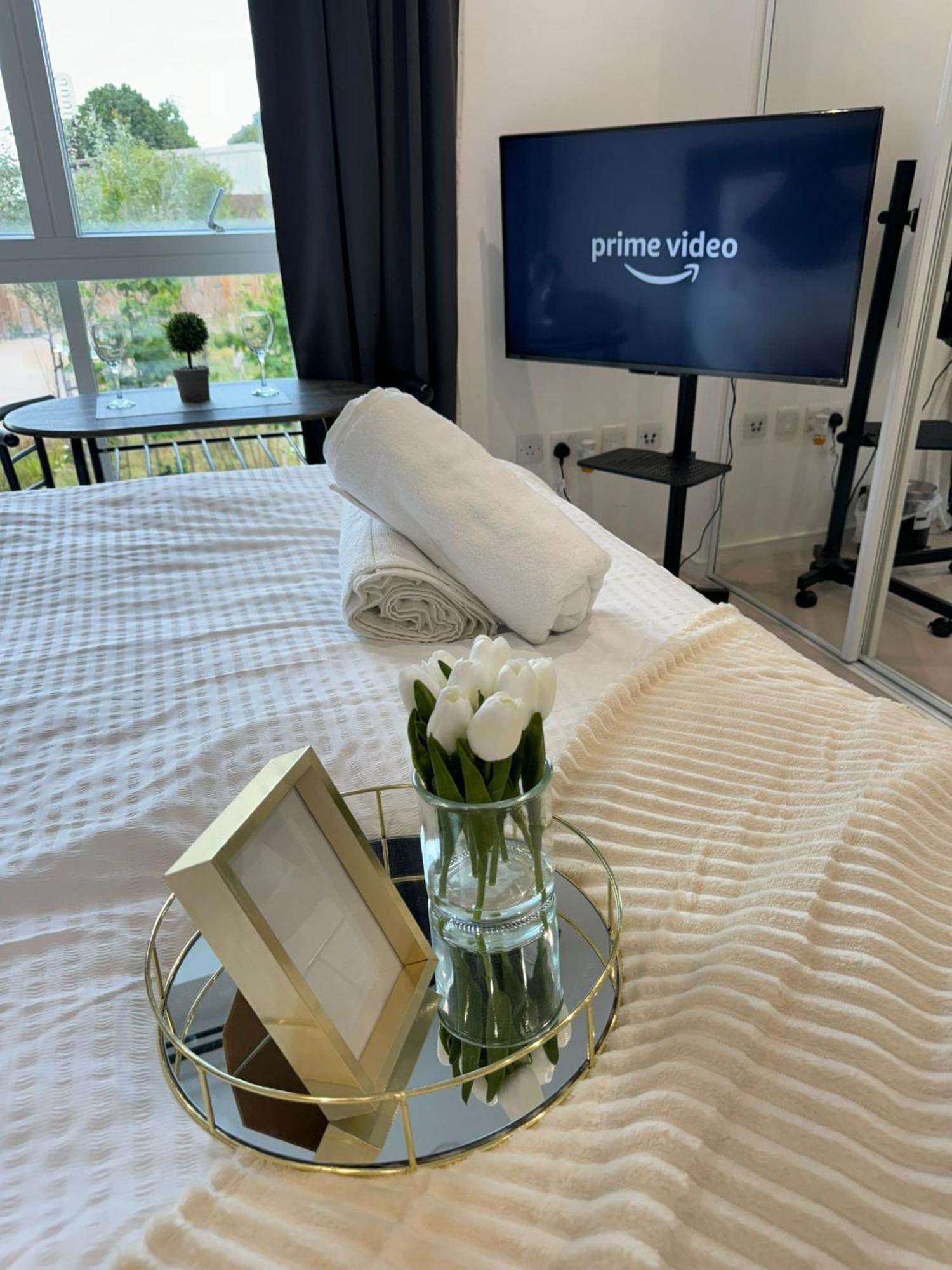 Kayz Lodge- Luxury Ensuite-Private & Shared Accommodation In A New House At The Olympic Village Overlooking Stratford Westfield And Tube Station 伦敦 外观 照片