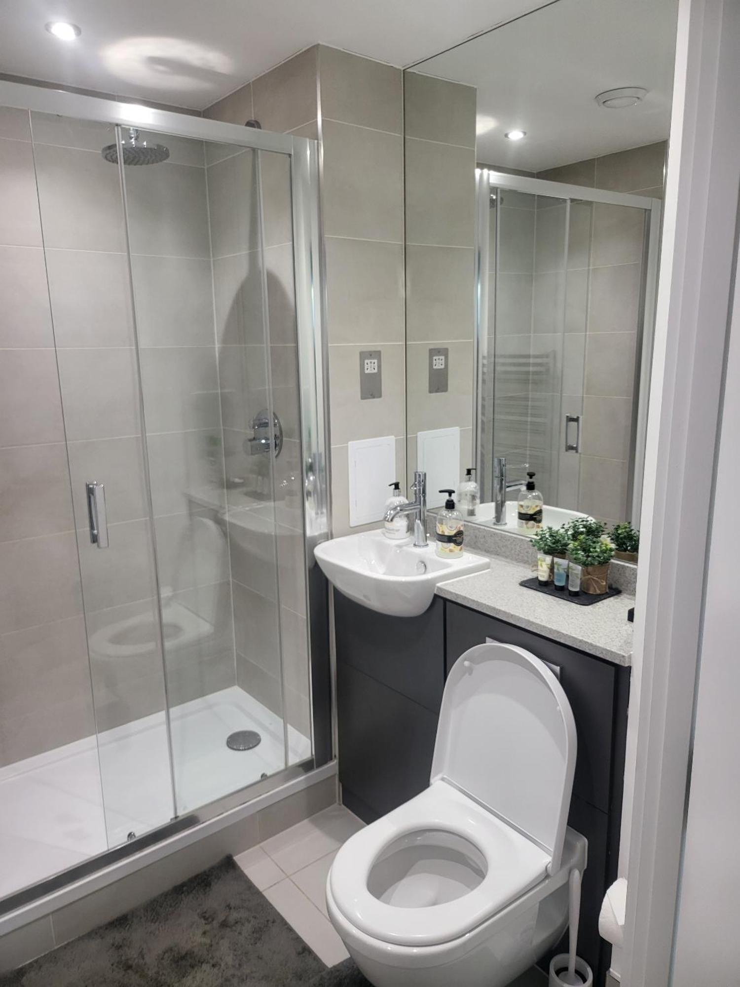 Kayz Lodge- Luxury Ensuite-Private & Shared Accommodation In A New House At The Olympic Village Overlooking Stratford Westfield And Tube Station 伦敦 客房 照片