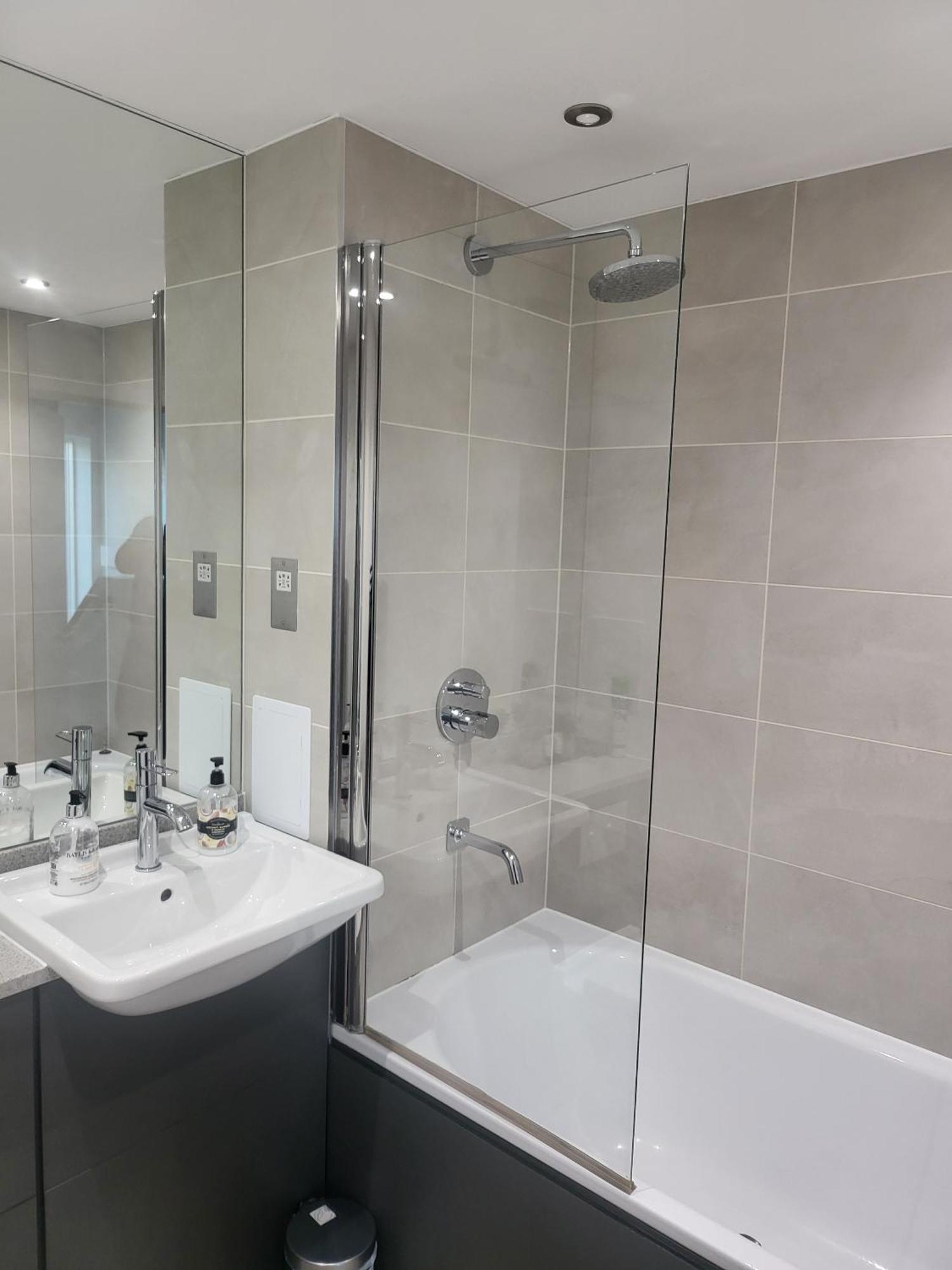 Kayz Lodge- Luxury Ensuite-Private & Shared Accommodation In A New House At The Olympic Village Overlooking Stratford Westfield And Tube Station 伦敦 客房 照片