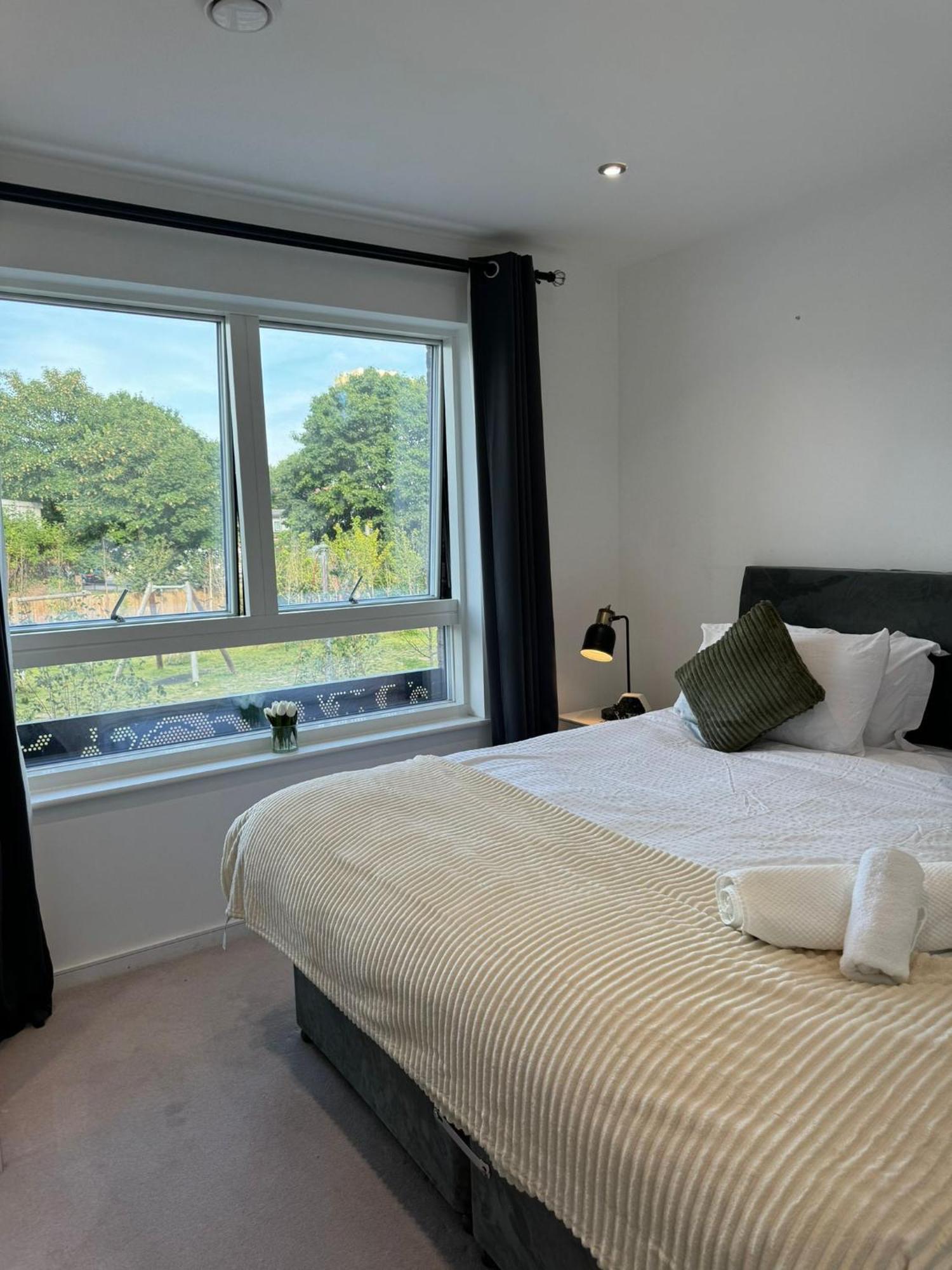 Kayz Lodge- Luxury Ensuite-Private & Shared Accommodation In A New House At The Olympic Village Overlooking Stratford Westfield And Tube Station 伦敦 外观 照片