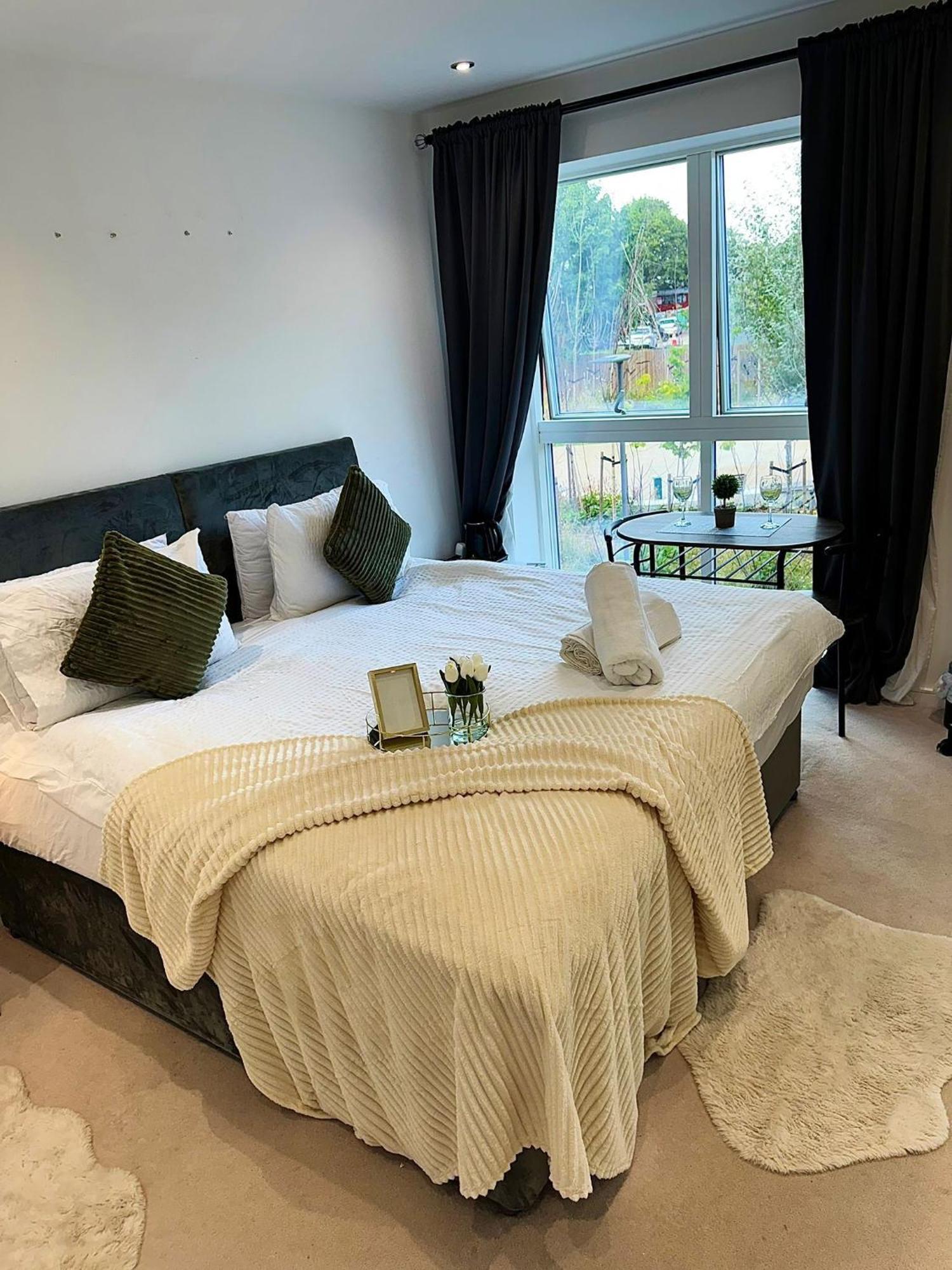 Kayz Lodge- Luxury Ensuite-Private & Shared Accommodation In A New House At The Olympic Village Overlooking Stratford Westfield And Tube Station 伦敦 外观 照片